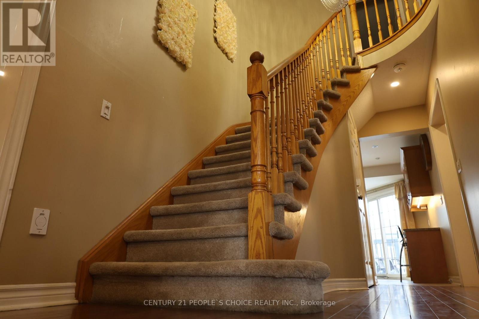 22 Novella Place, Brampton, Ontario  L6S 5X1 - Photo 9 - W13885176