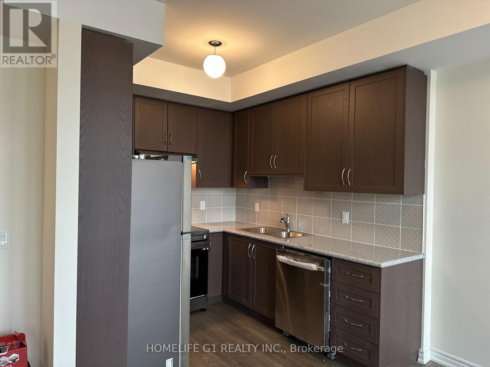 213 - 30 Halliford Place, Brampton, Ontario  L6P 4R1 - Photo 2 - W13885196