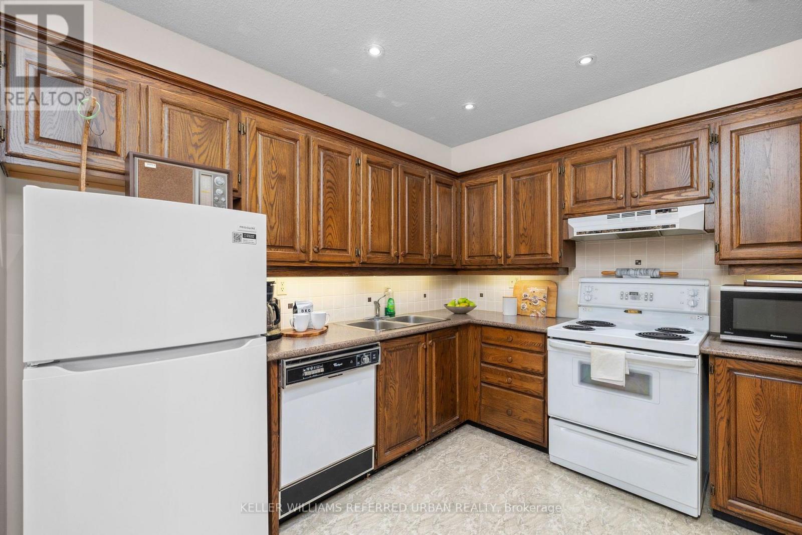 321 - 40 Oaklands Avenue, Toronto, Ontario  M4V 2Z3 - Photo 12 - C13810582