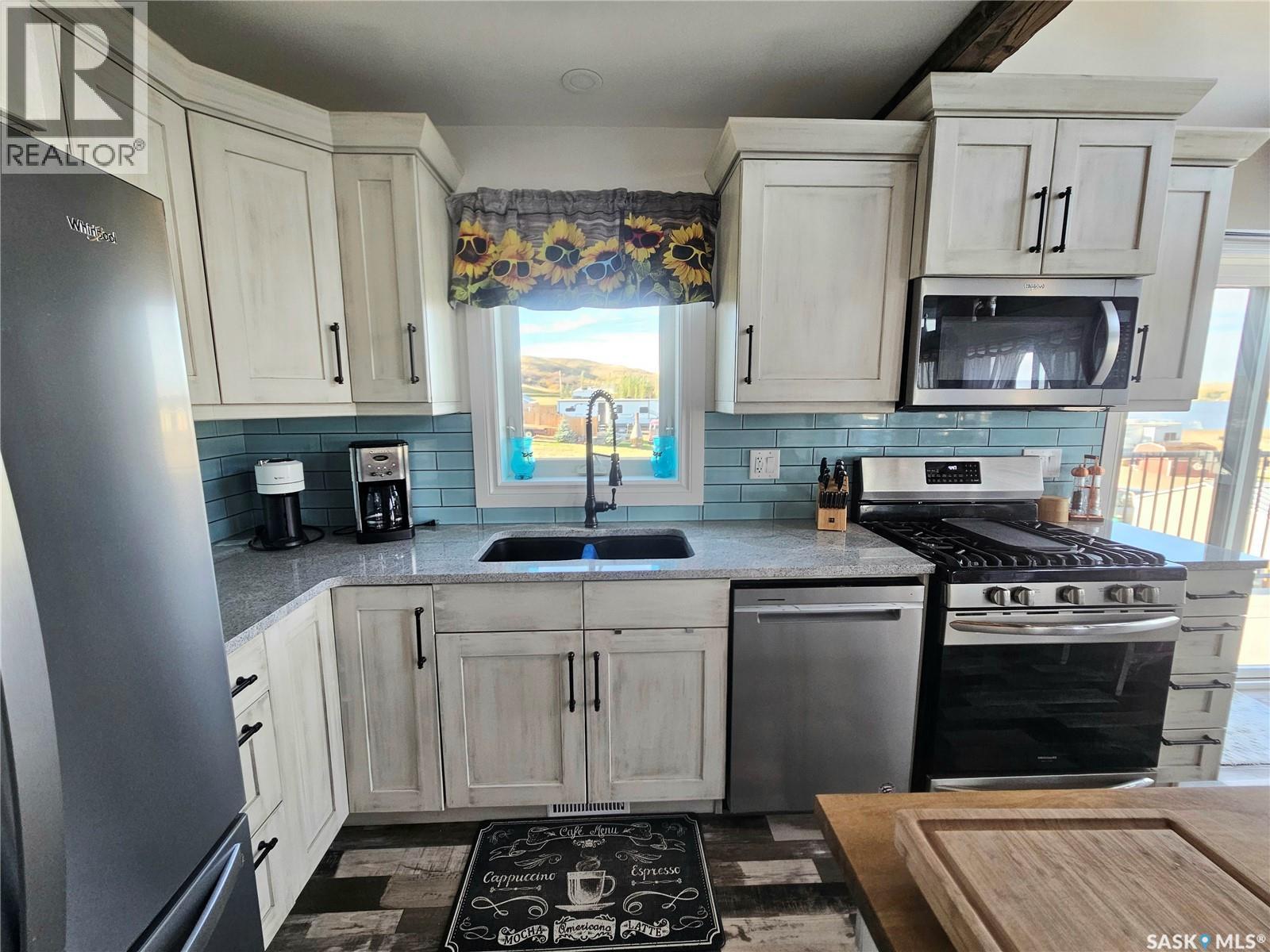203 Hillcrest Place, Lac Pelletier Rm No. 107, Saskatchewan  S0N 2Y0 - Photo 12 - SK050838
