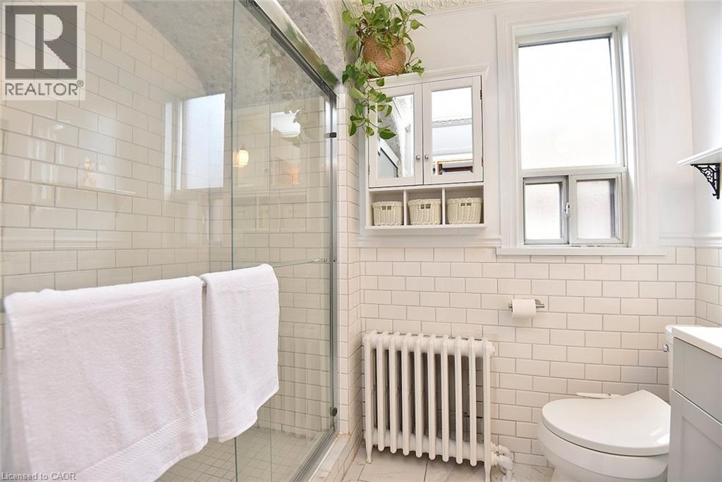 70 Kensington Avenue N, Hamilton, Ontario  L8L 7N9 - Photo 36 - 40869449