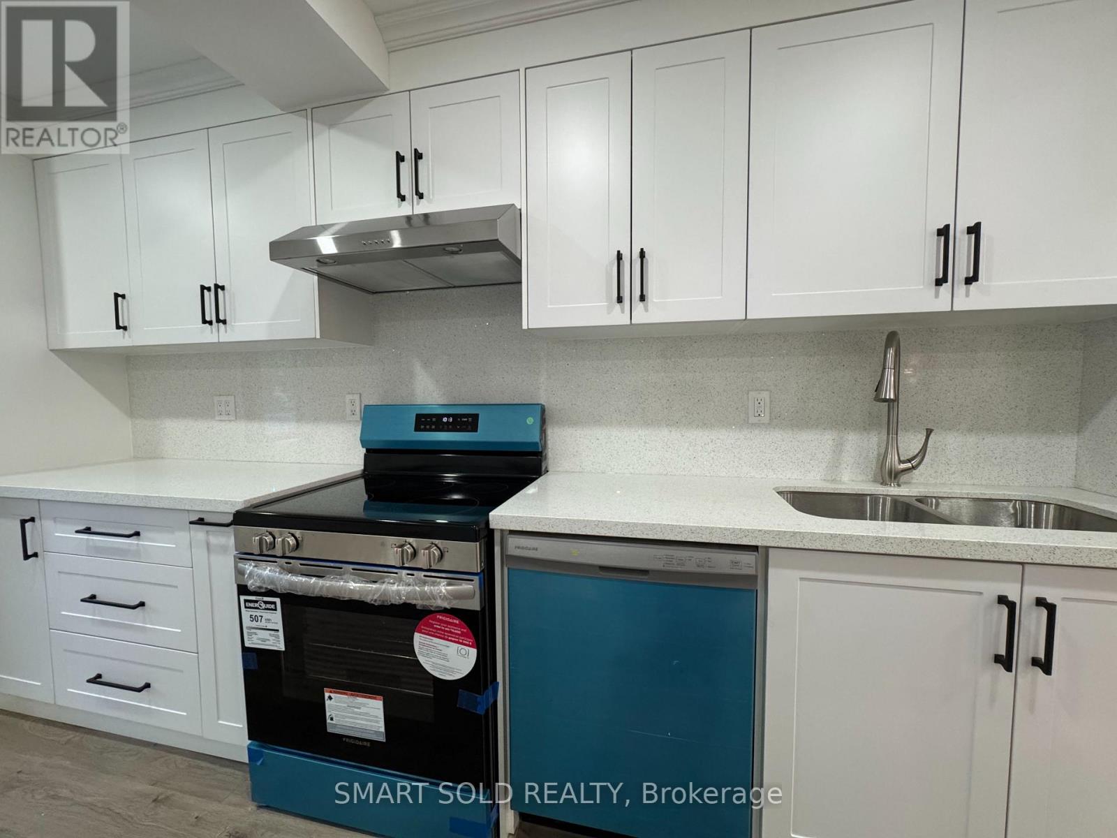 4082 Pheasant Run, Mississauga, Ontario  L5L 2C1 - Photo 5 - W13885202