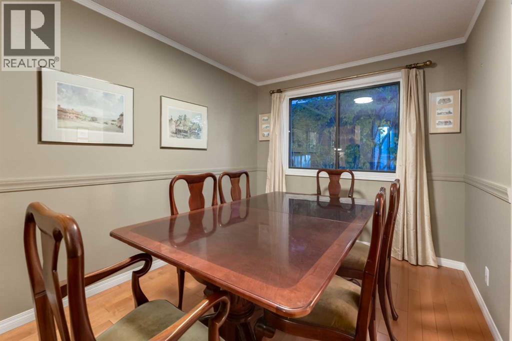 544 Brookmere Crescent SW, Calgary, Alberta  T2W 2R4 - Photo 12 - A2334460