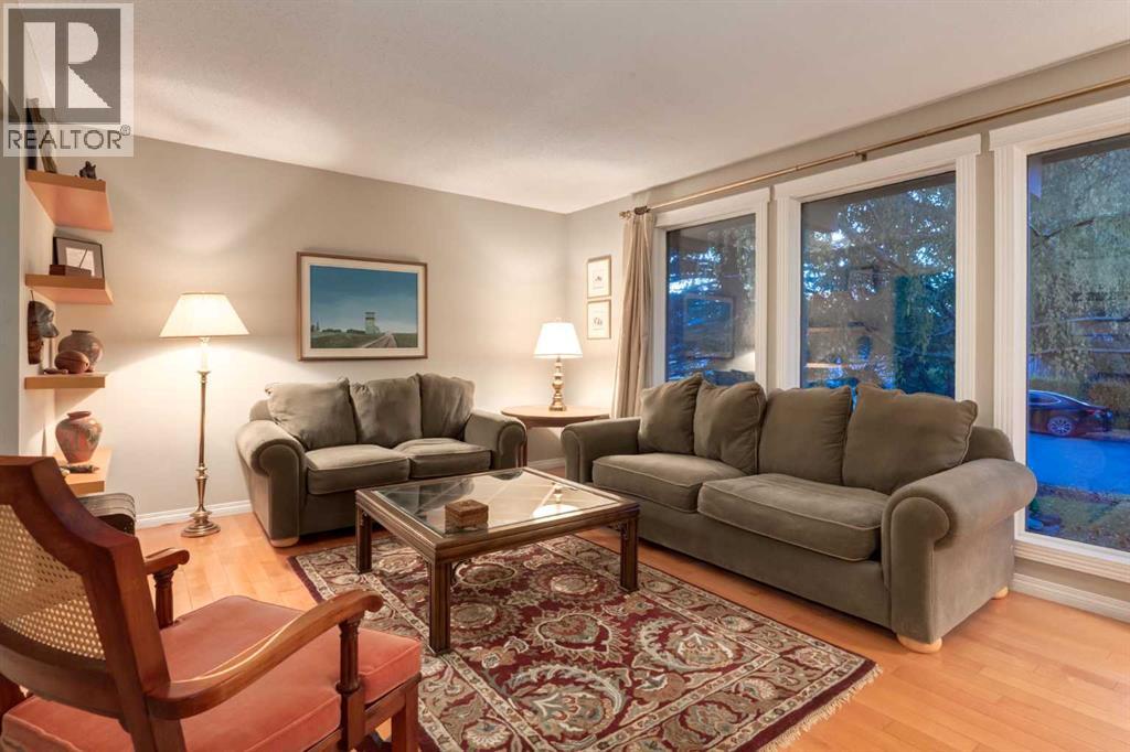 544 Brookmere Crescent SW, Calgary, Alberta  T2W 2R4 - Photo 10 - A2334460