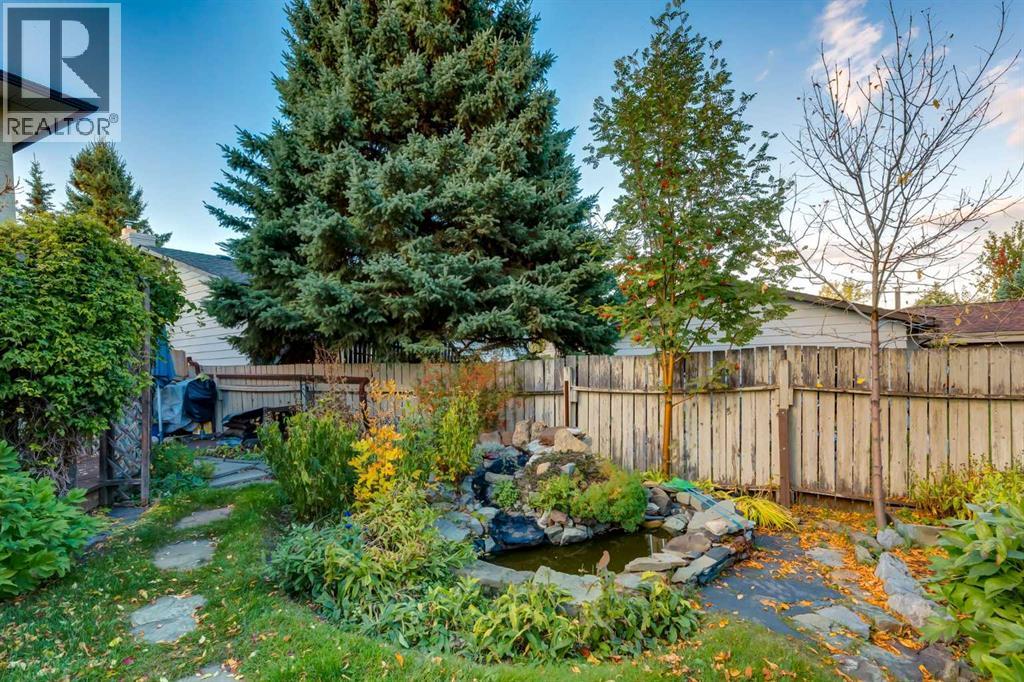 544 Brookmere Crescent SW, Calgary, Alberta  T2W 2R4 - Photo 38 - A2334460