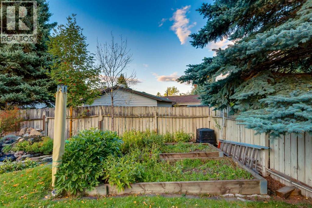 544 Brookmere Crescent SW, Calgary, Alberta  T2W 2R4 - Photo 39 - A2334460