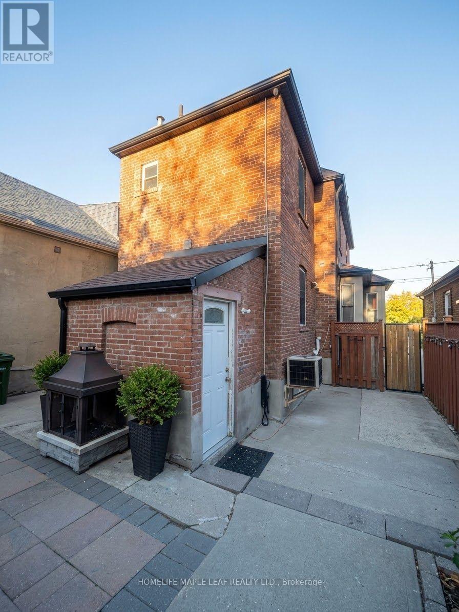 600 Oakwood Avenue, Toronto, Ontario M6E 2X8 - Photo 30 - C13885278
