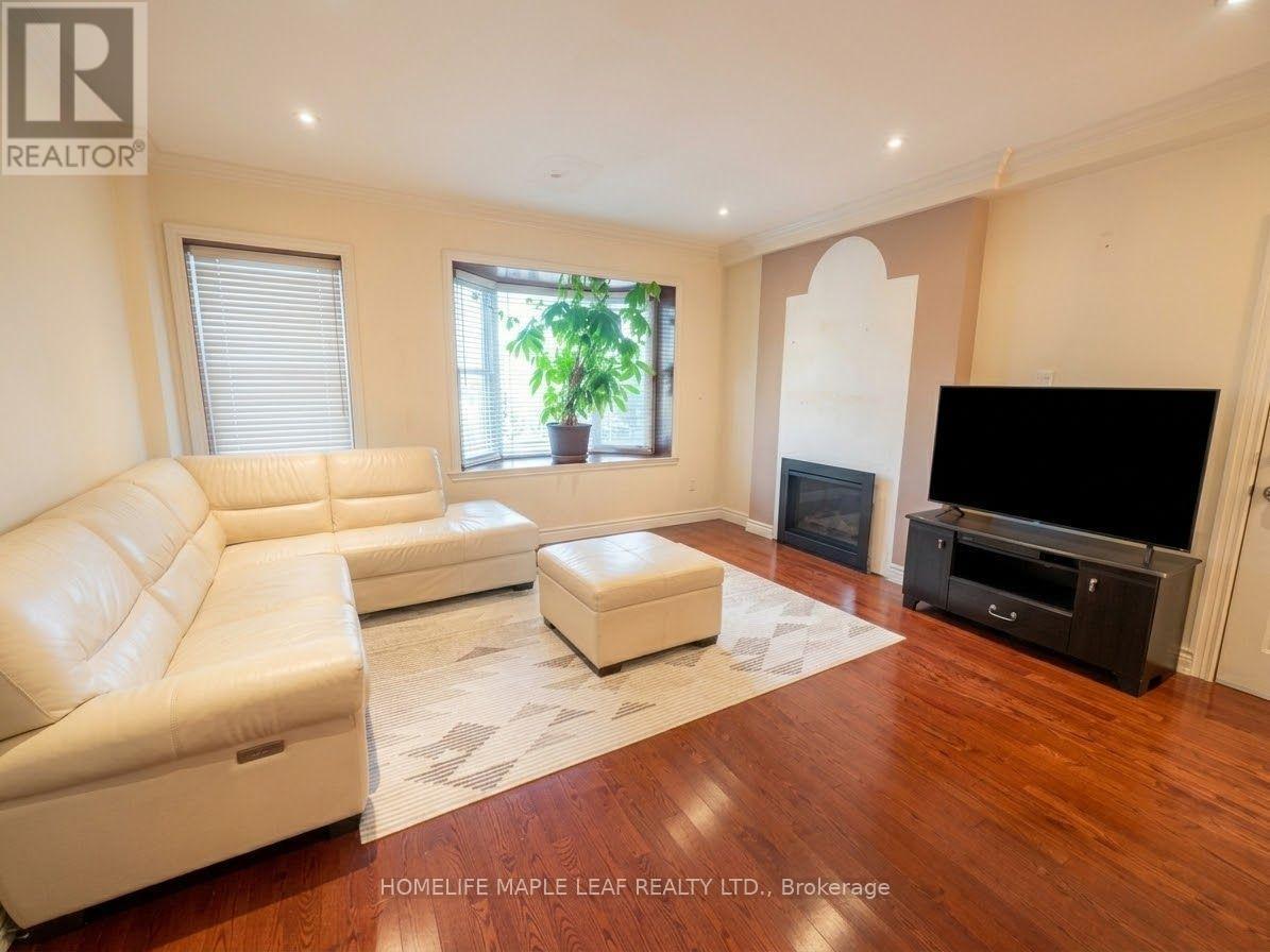 600 Oakwood Avenue, Toronto, Ontario M6E 2X8 - Photo 6 - C13885278