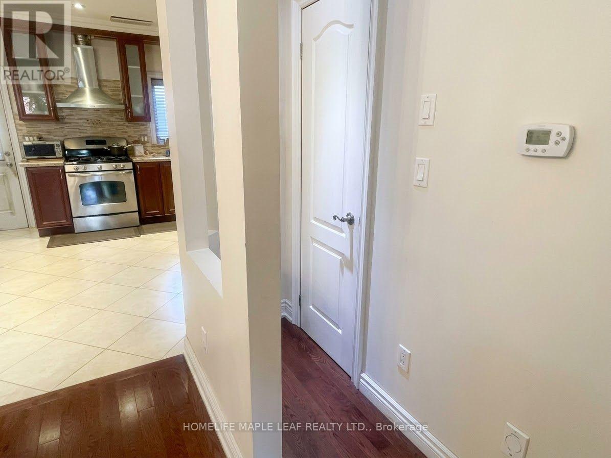 600 Oakwood Avenue, Toronto, Ontario M6E 2X8 - Photo 9 - C13885278