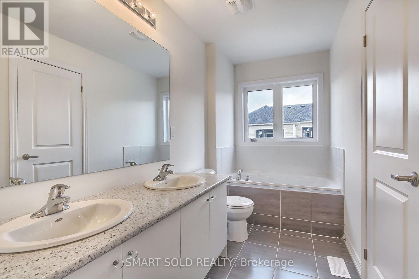 15 Durham Avenue, Barrie, Ontario  L9J 0W7 - Photo 26 - S13885246