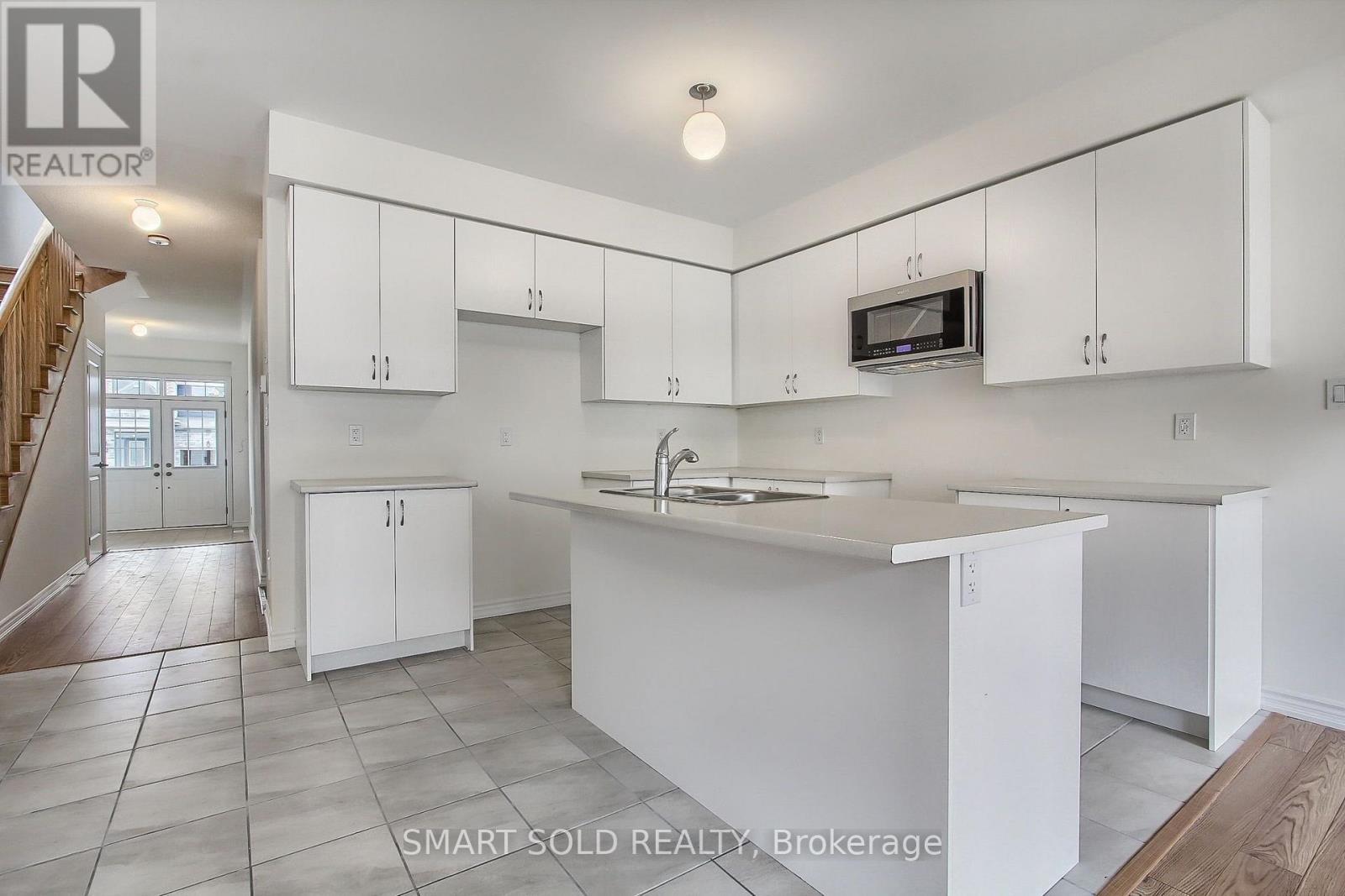 15 Durham Avenue, Barrie, Ontario  L9J 0W7 - Photo 8 - S13885246