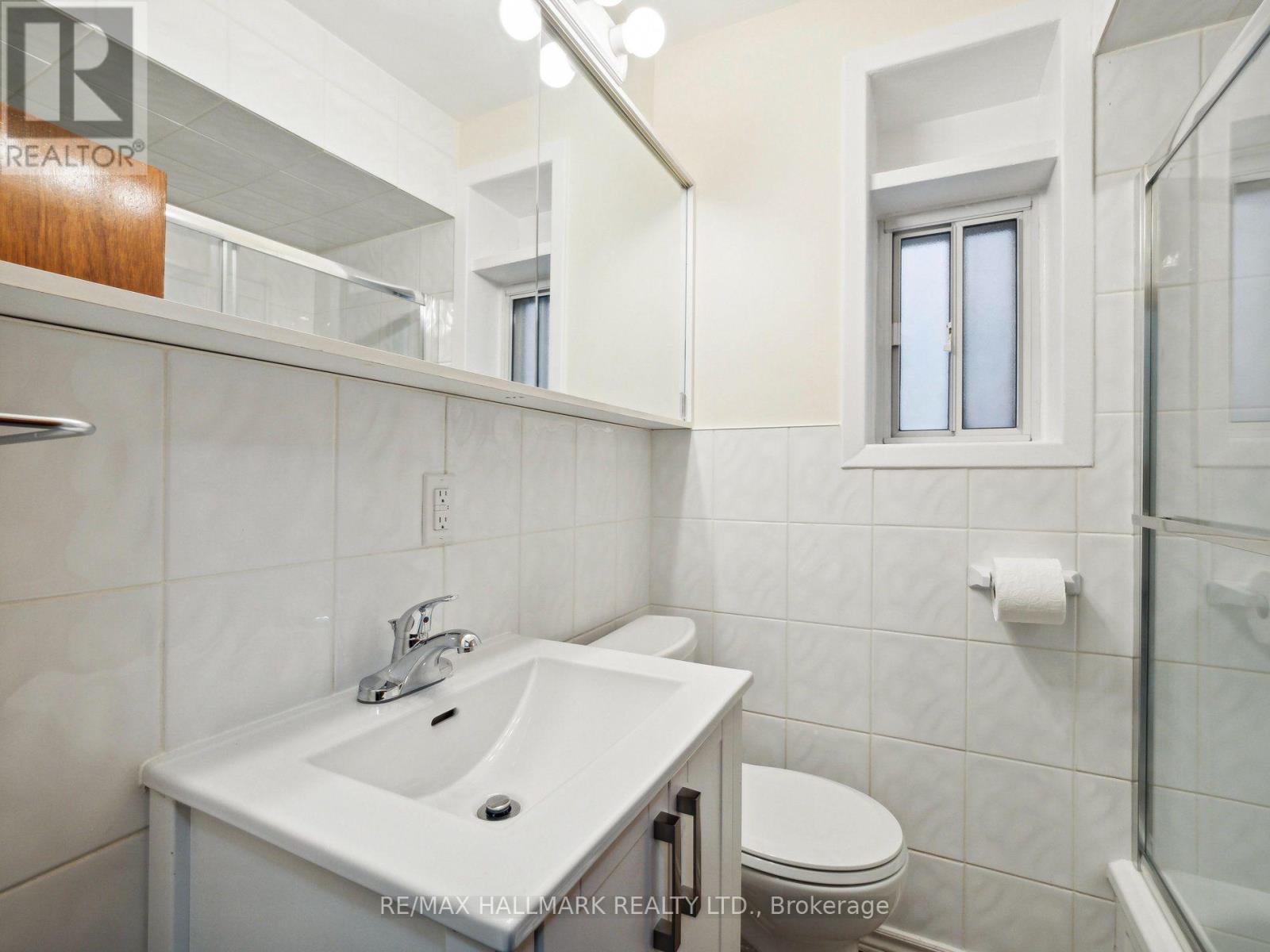 1132 Glengrove Avenue, Toronto, Ontario  M6B 2K4 - Photo 20 - W13850052