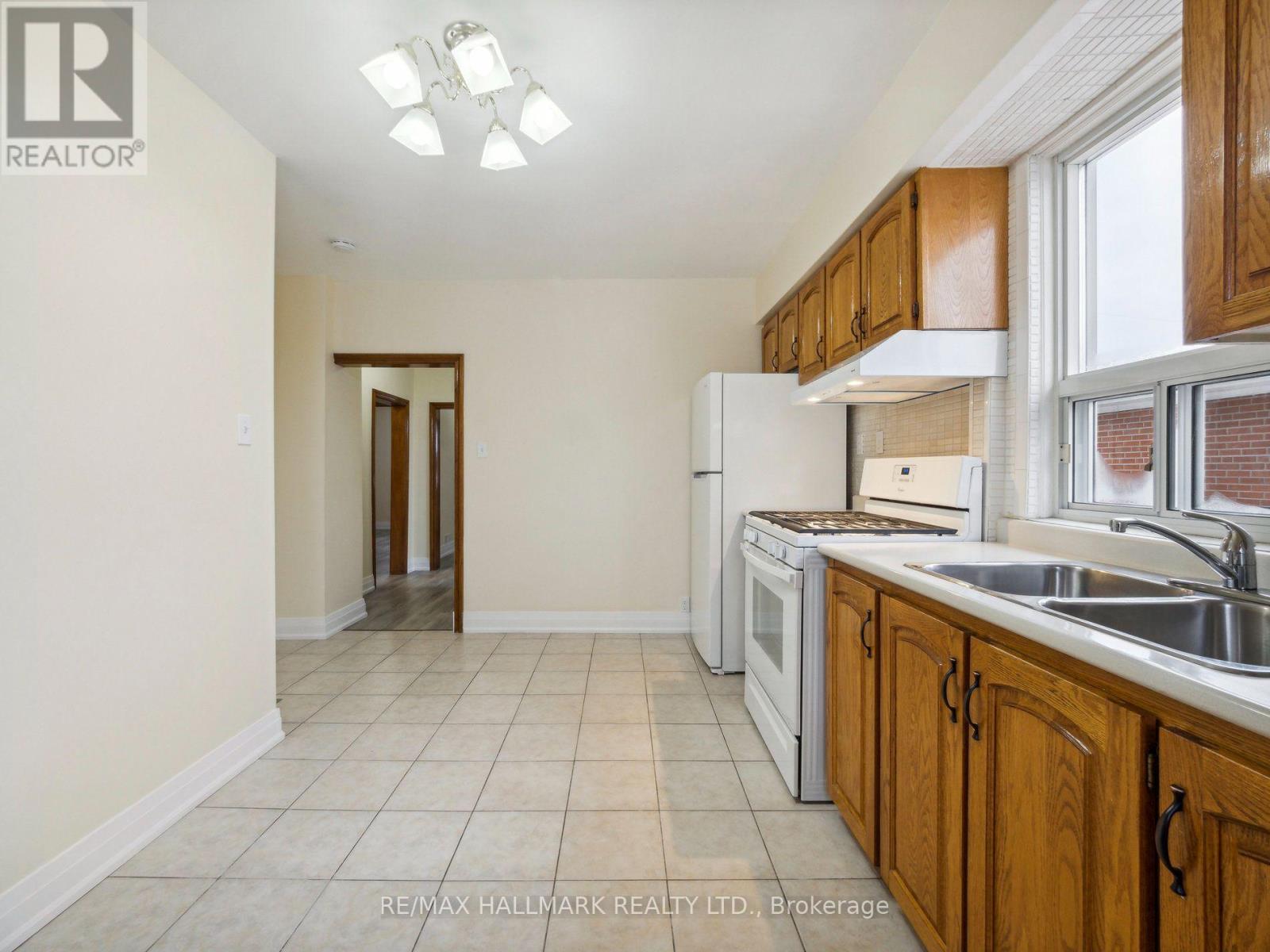1132 Glengrove Avenue, Toronto, Ontario  M6B 2K4 - Photo 31 - W13850052