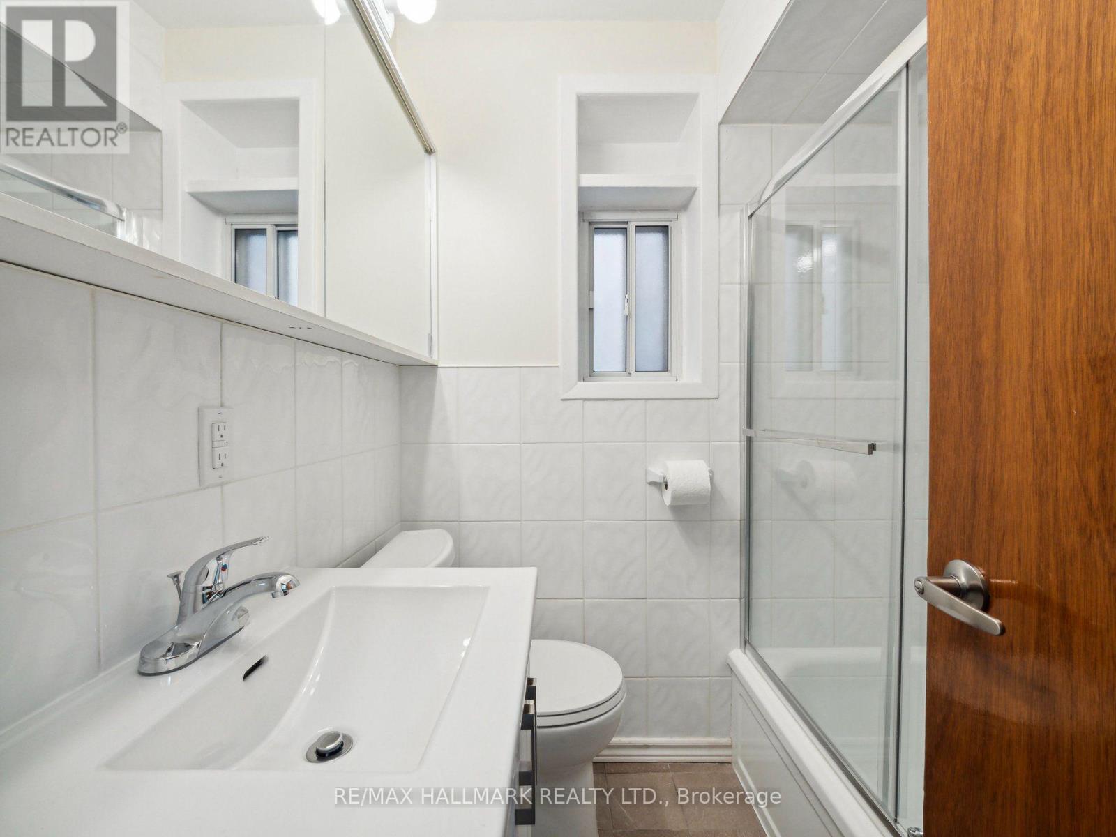 1132 Glengrove Avenue, Toronto, Ontario  M6B 2K4 - Photo 21 - W13850052