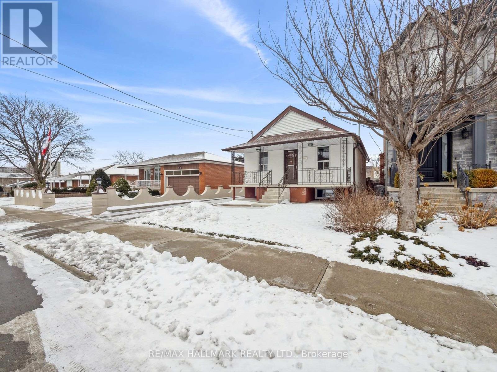 1132 Glengrove Avenue, Toronto, Ontario  M6B 2K4 - Photo 37 - W13850052