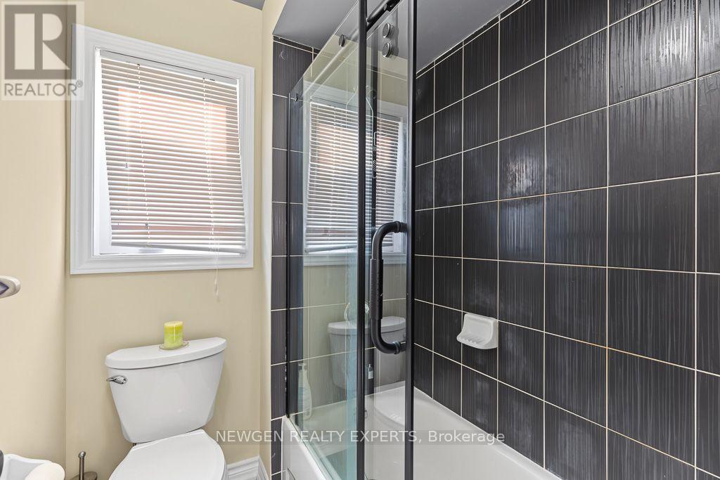 43 Lone Rock Circle, Brampton, Ontario  L6P 0K4 - Photo 35 - W13885240
