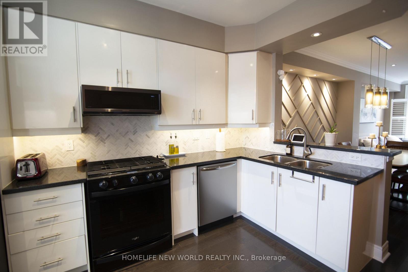 585a Oxford Street, Toronto, Ontario  M8Y 1E6 - Photo 4 - W13885268