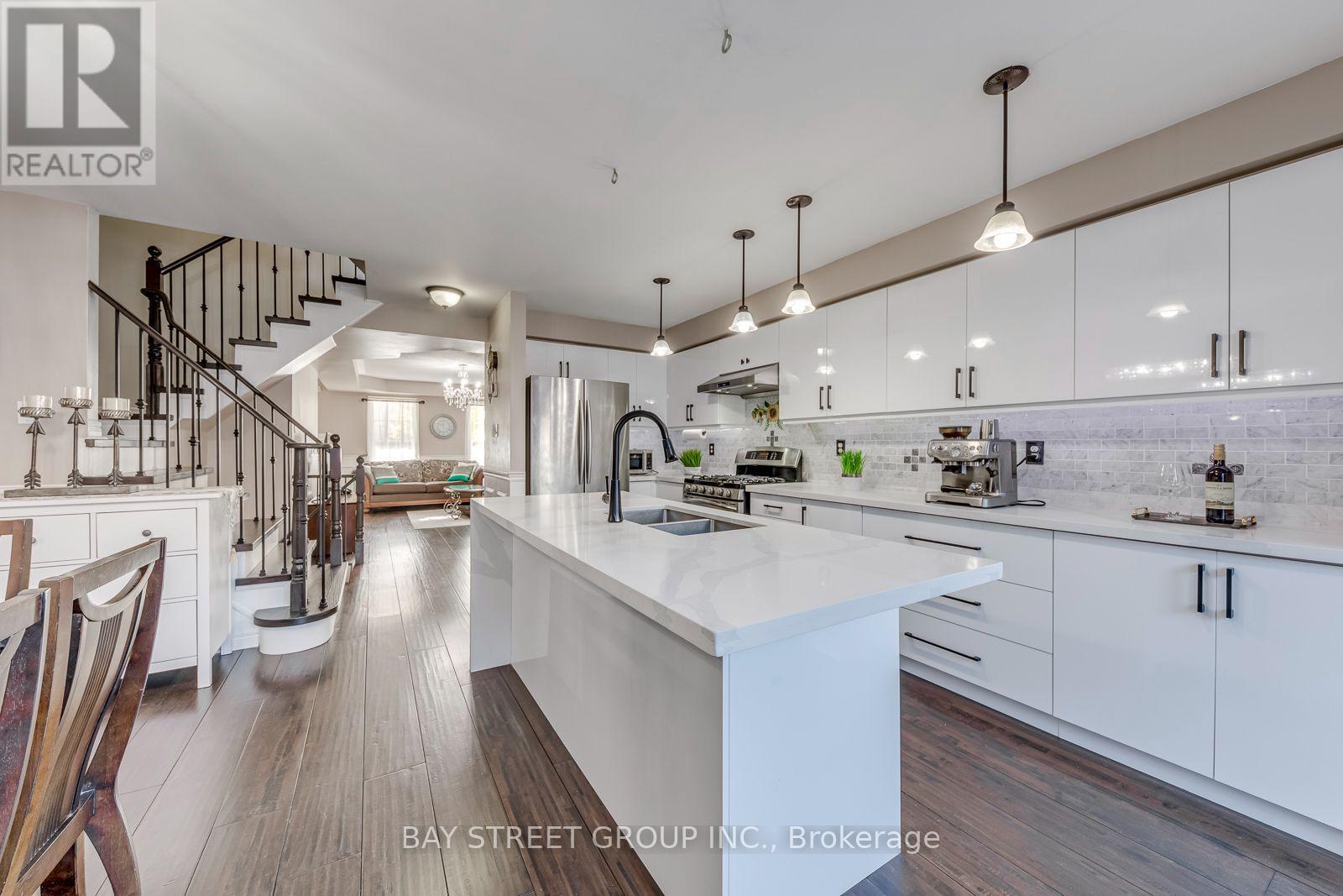 213 Littlewood Drive, Oakville, Ontario  L6H 6T8 - Photo 10 - W13885310