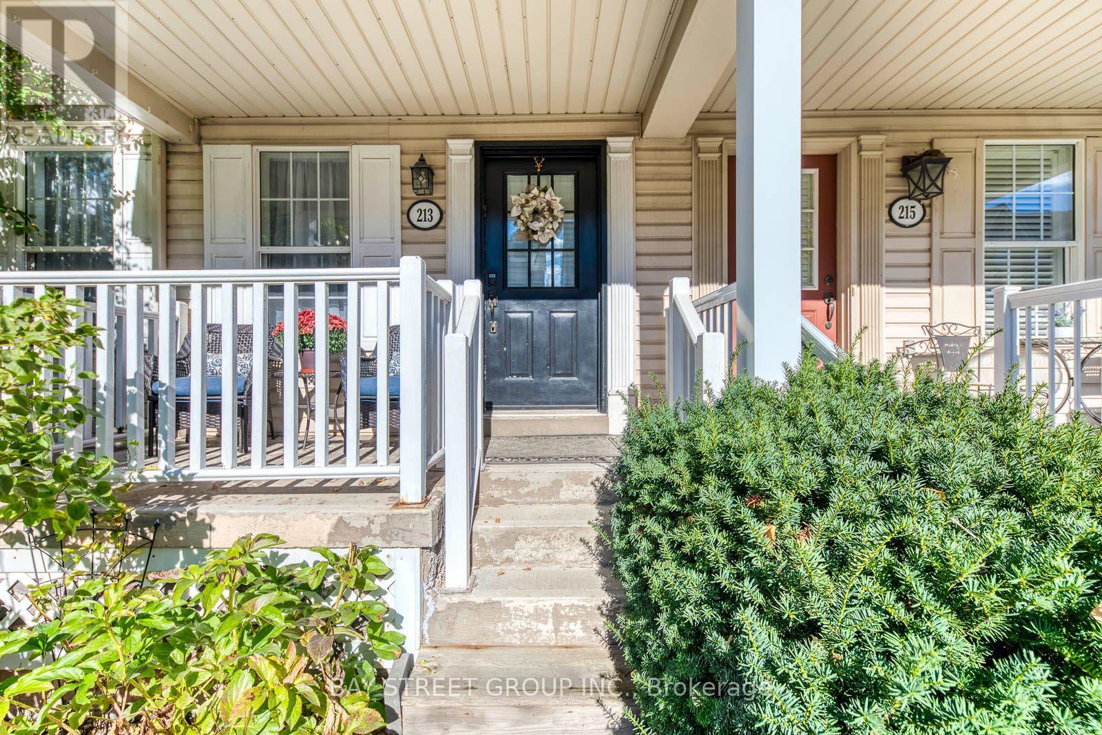 213 Littlewood Drive, Oakville, Ontario  L6H 6T8 - Photo 2 - W13885310