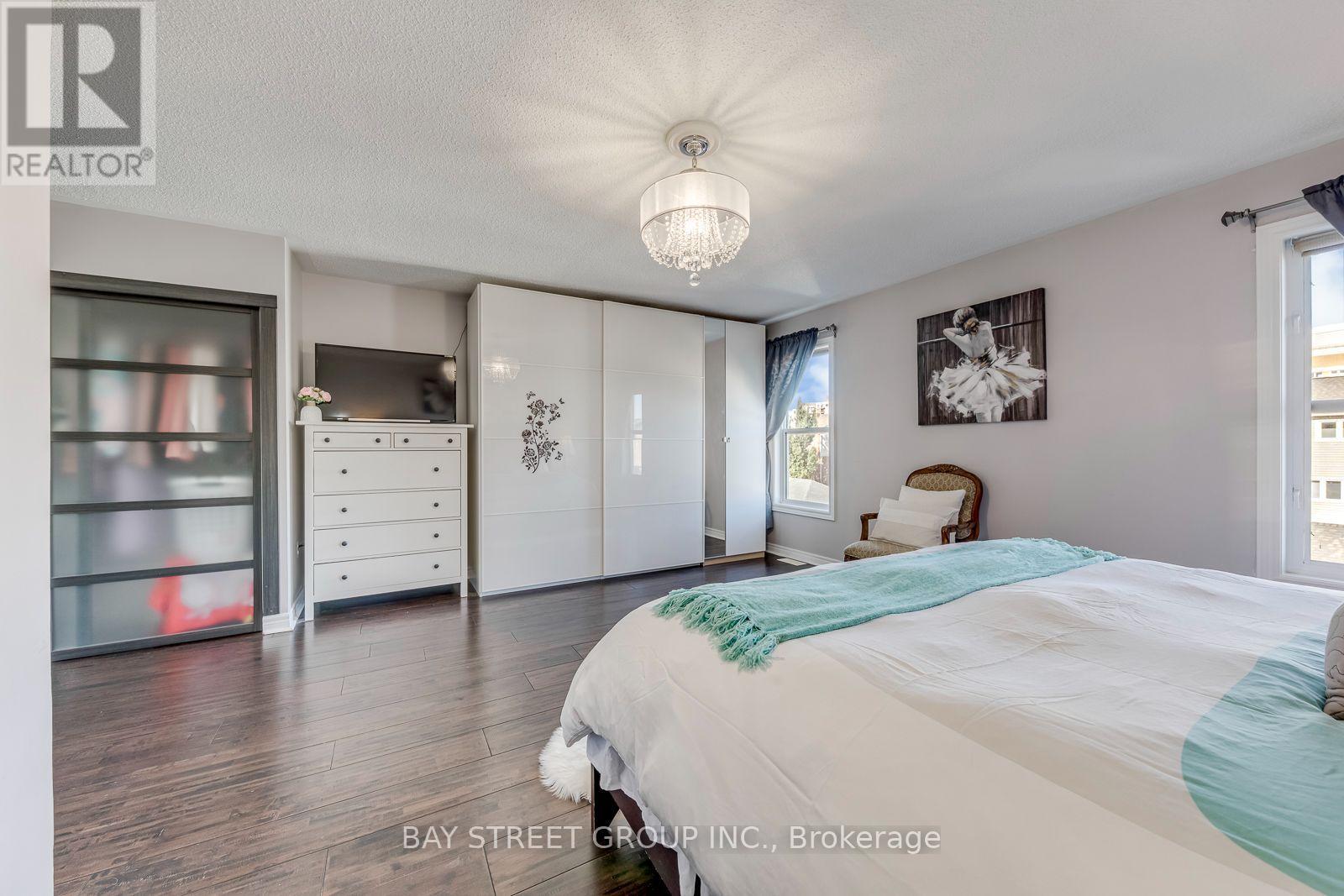 213 Littlewood Drive, Oakville, Ontario  L6H 6T8 - Photo 25 - W13885310