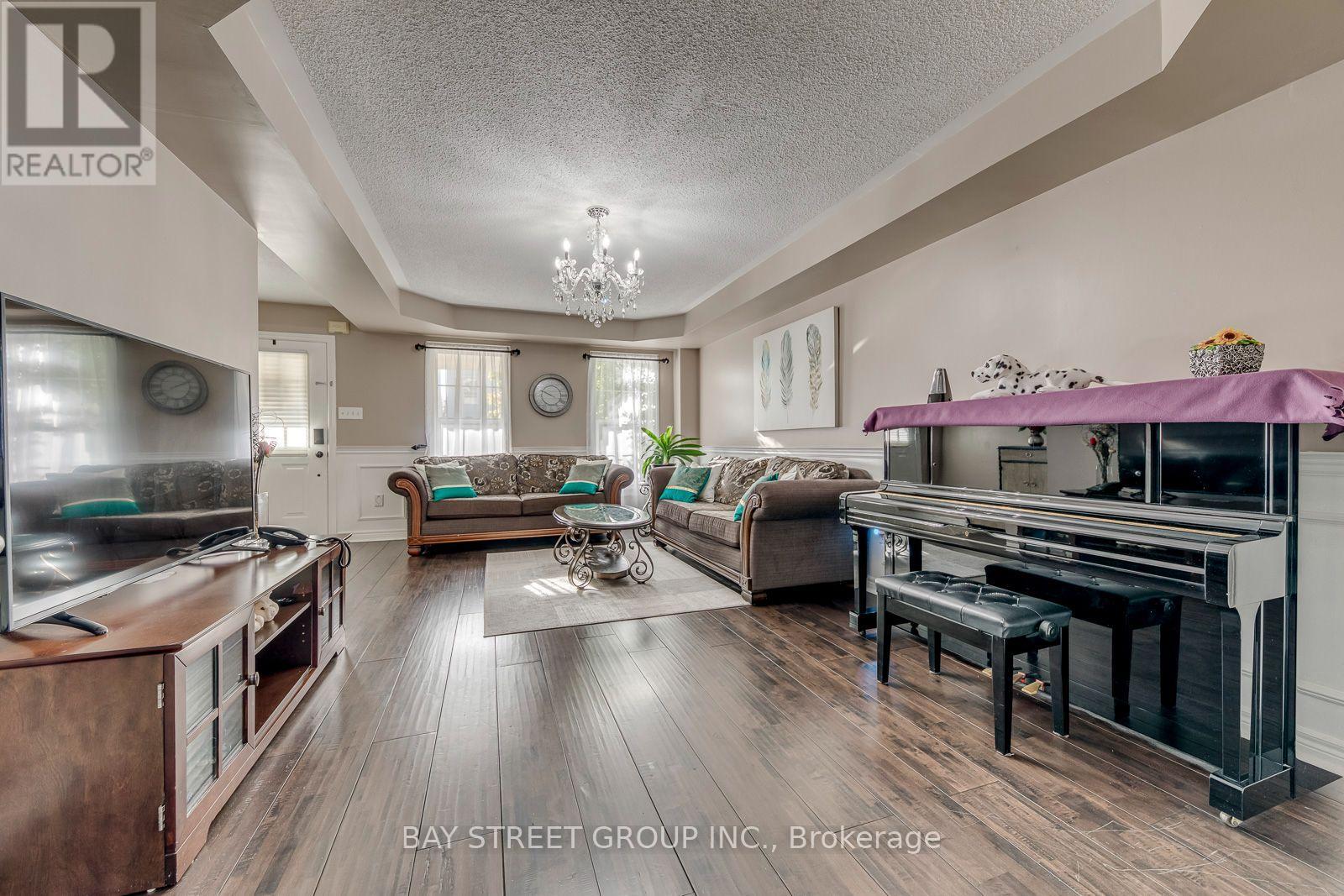 213 Littlewood Drive, Oakville, Ontario  L6H 6T8 - Photo 5 - W13885310