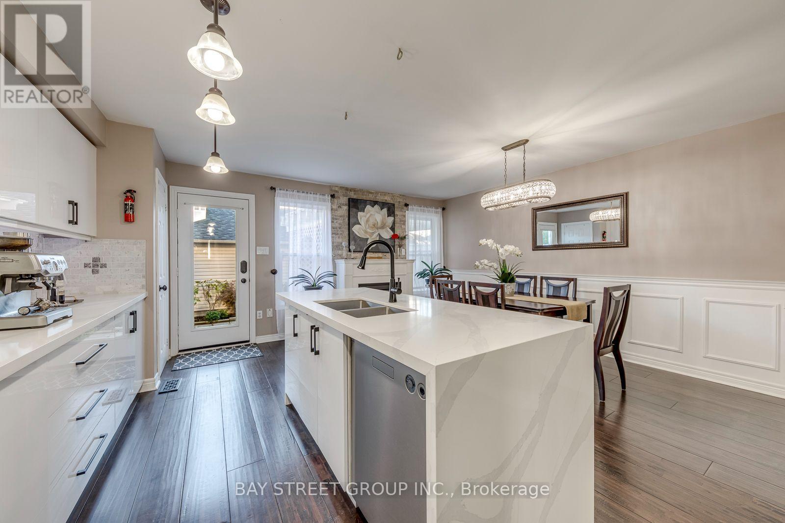 213 Littlewood Drive, Oakville, Ontario  L6H 6T8 - Photo 9 - W13885310