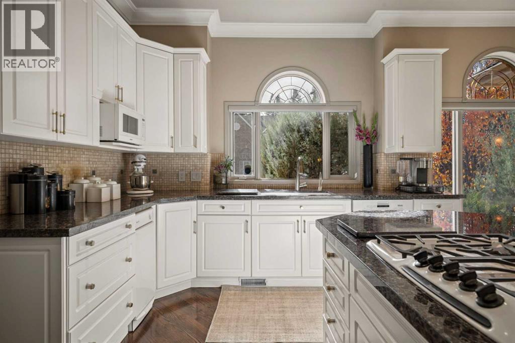 39 Baycrest Court SW