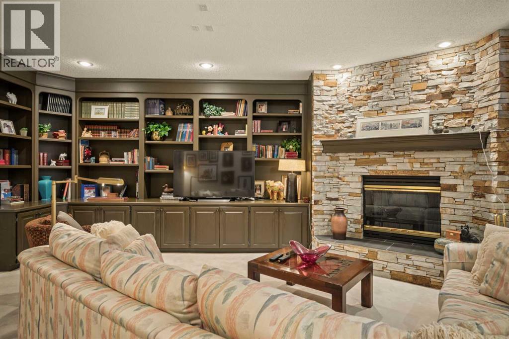 39 Baycrest Court SW