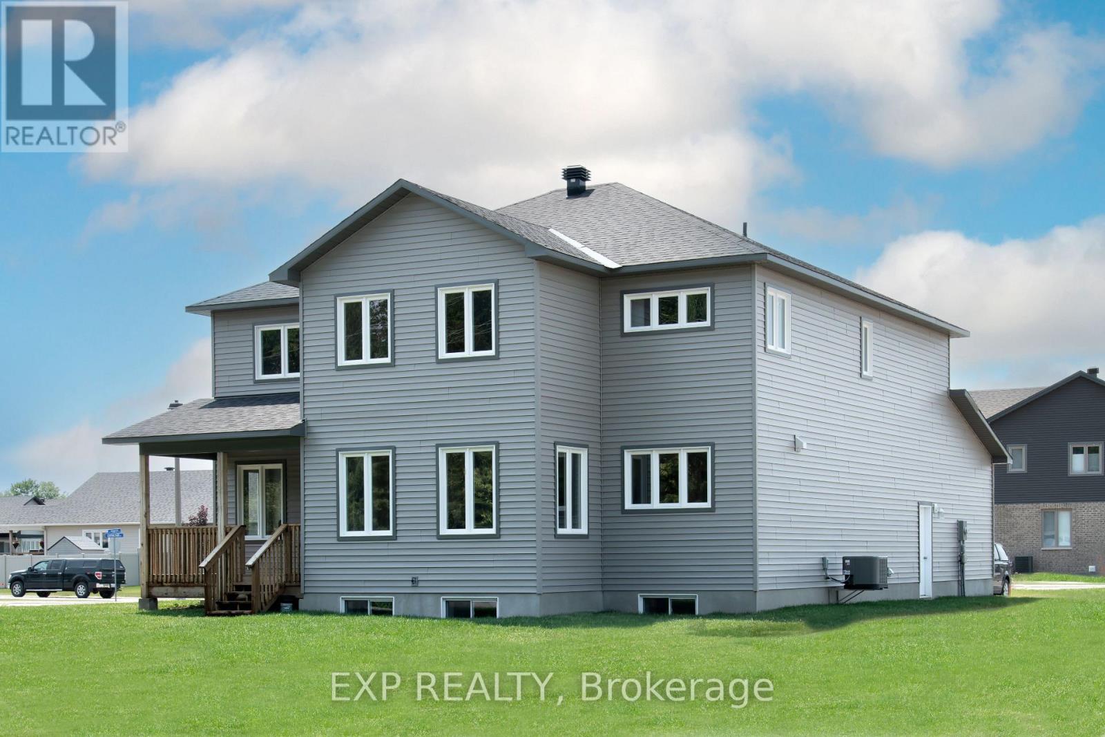 803 Solidex Place, Russell, Ontario  K4R 0C7 - Photo 2 - X13885338