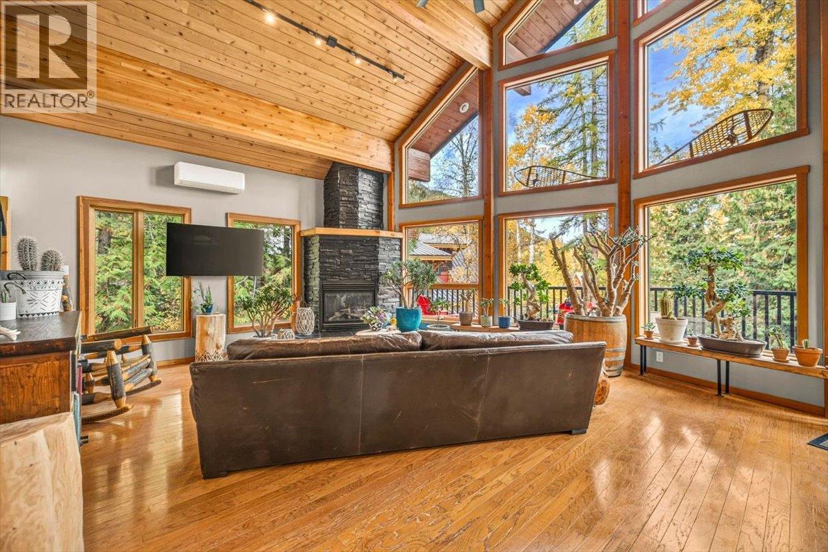 15 ALPINE TRAIL Crescent