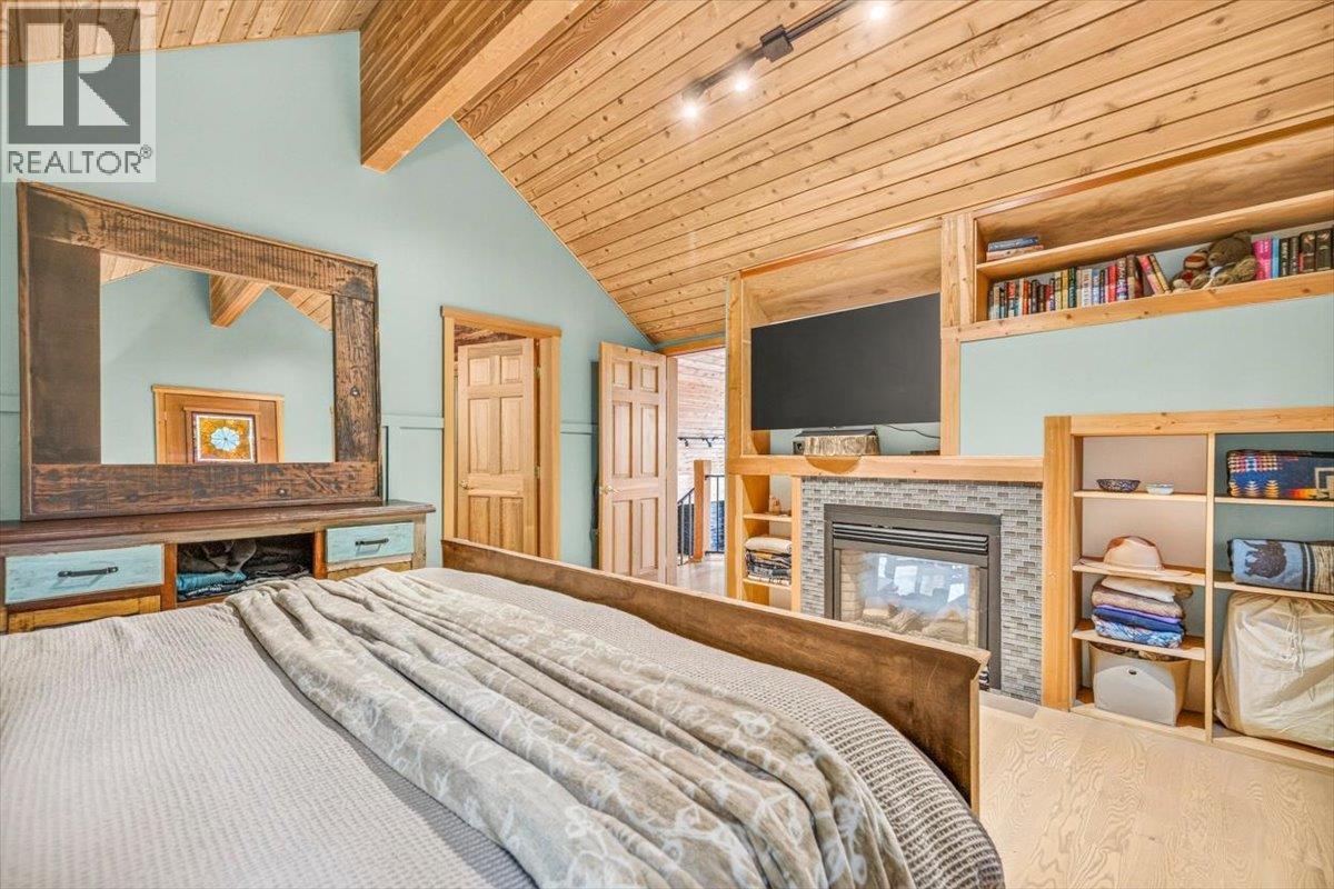 15 ALPINE TRAIL Crescent