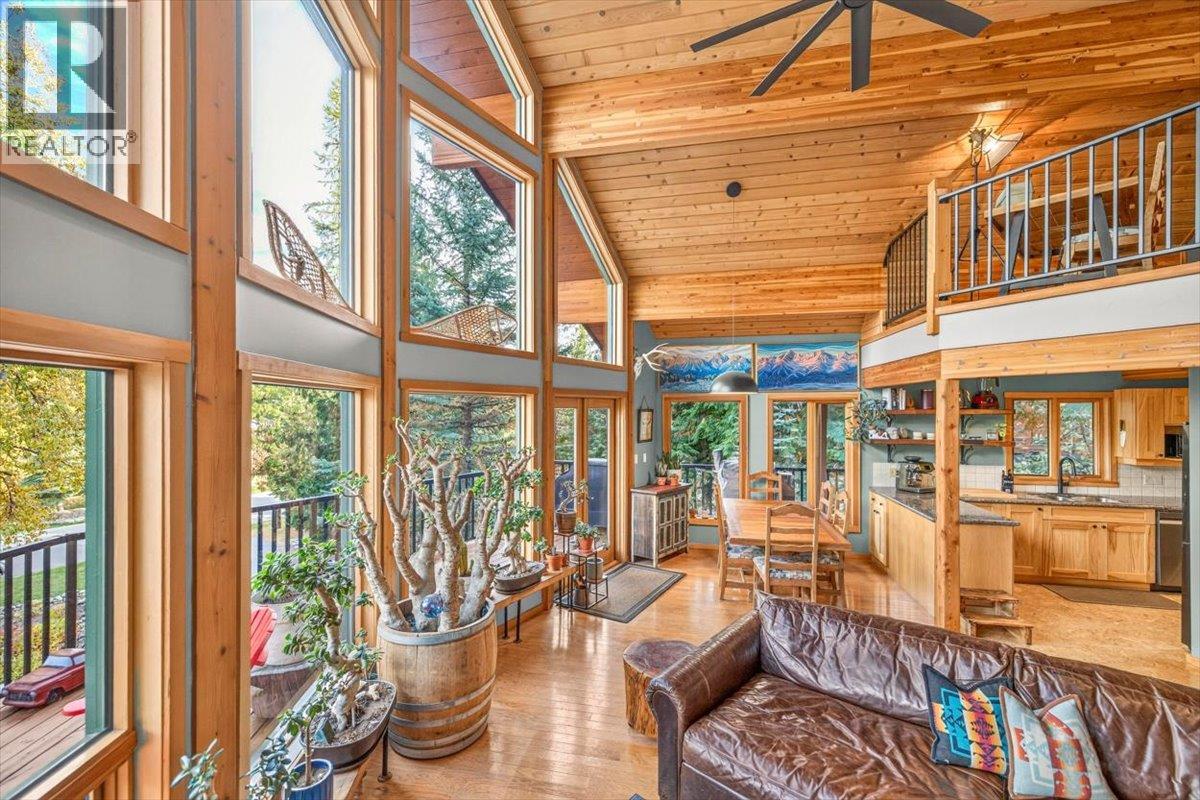 15 ALPINE TRAIL Crescent