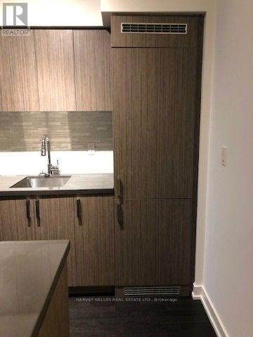412 - 501 St Clair Avenue W, Toronto, Ontario  M5P 0A2 - Photo 4 - C13849036