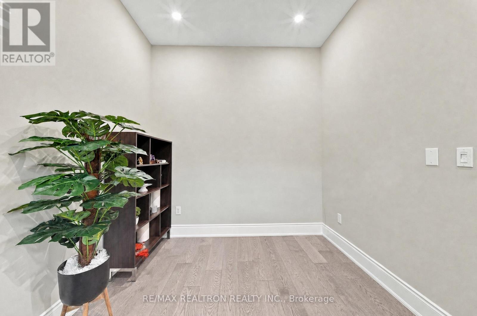 164 Milky Way Drive, Richmond Hill, Ontario  L4C 4Y3 - Photo 12 - N13874004