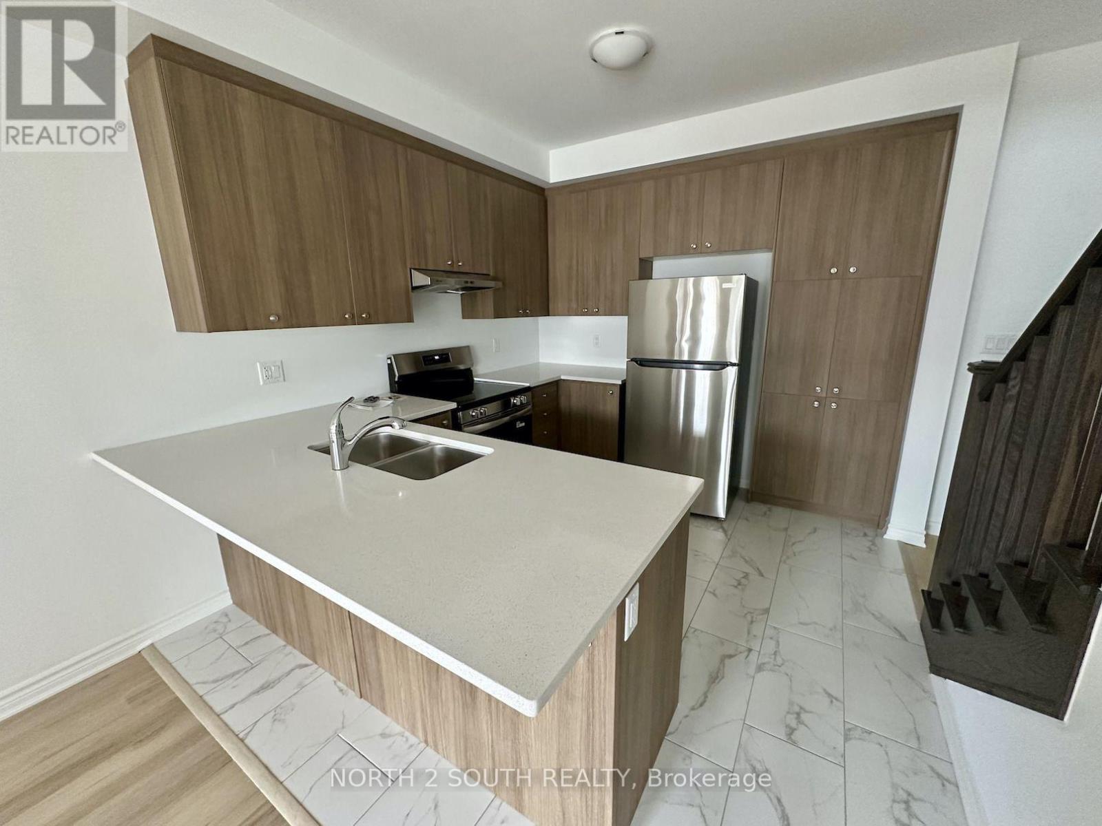 126 Ennerdale Street, Barrie, Ontario  L9J 1A5 - Photo 7 - S13875954