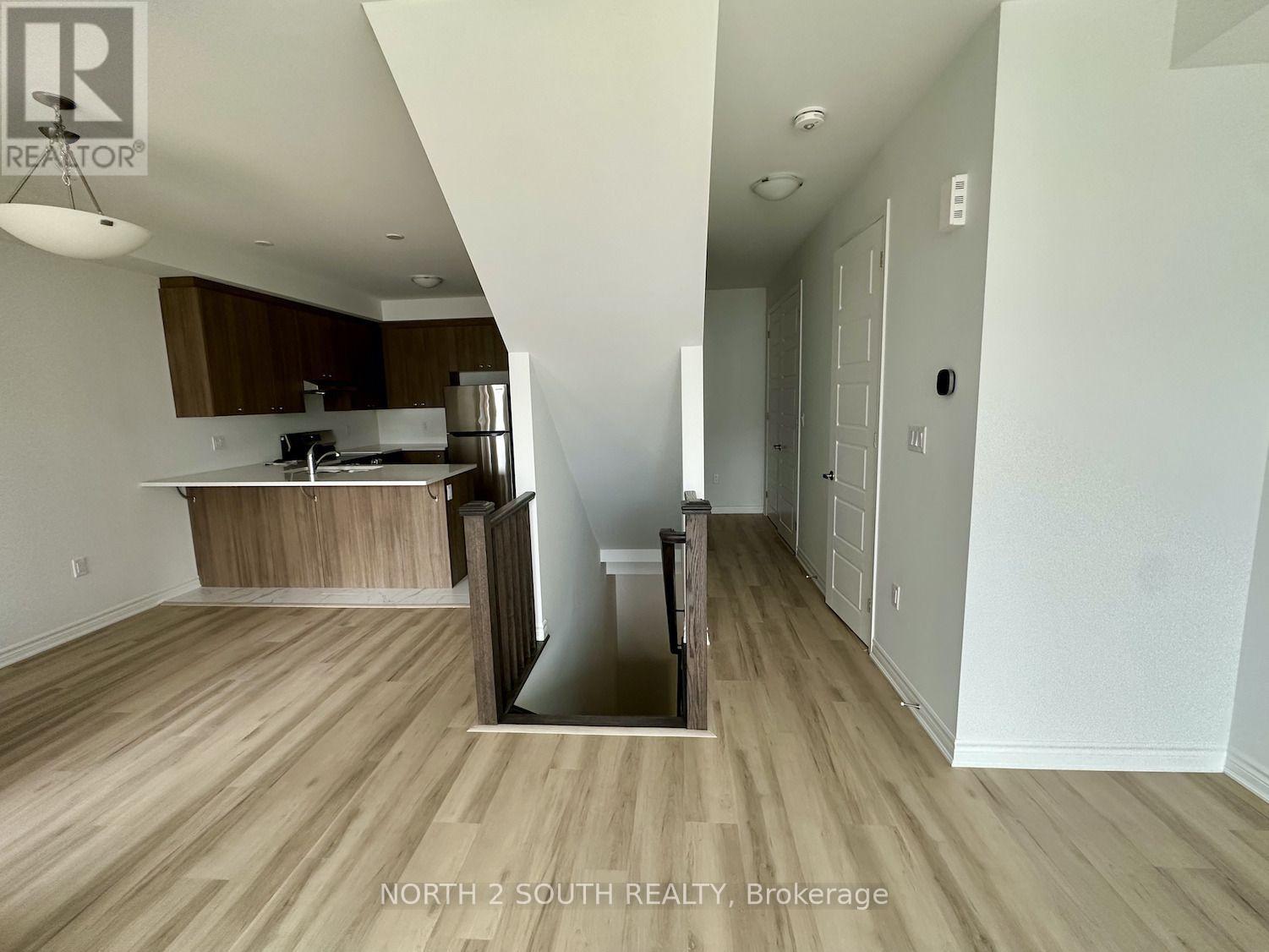 126 Ennerdale Street, Barrie, Ontario  L9J 1A5 - Photo 6 - S13875954