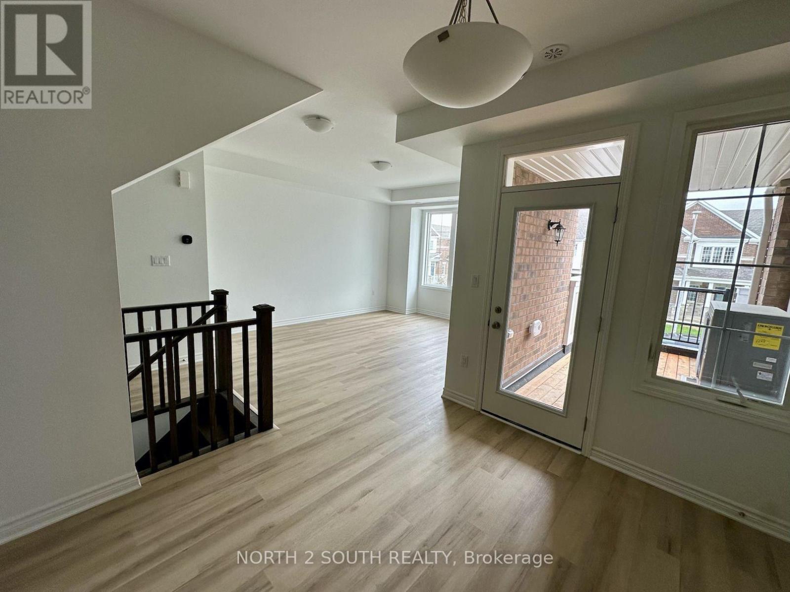 126 Ennerdale Street, Barrie, Ontario  L9J 1A5 - Photo 4 - S13875954