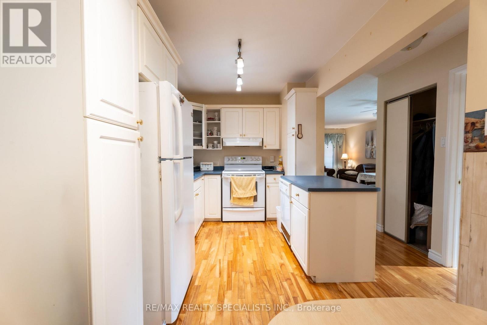26 Vivaldi Crescent, Brampton, Ontario  L6Y 2S2 - Photo 10 - W13867250