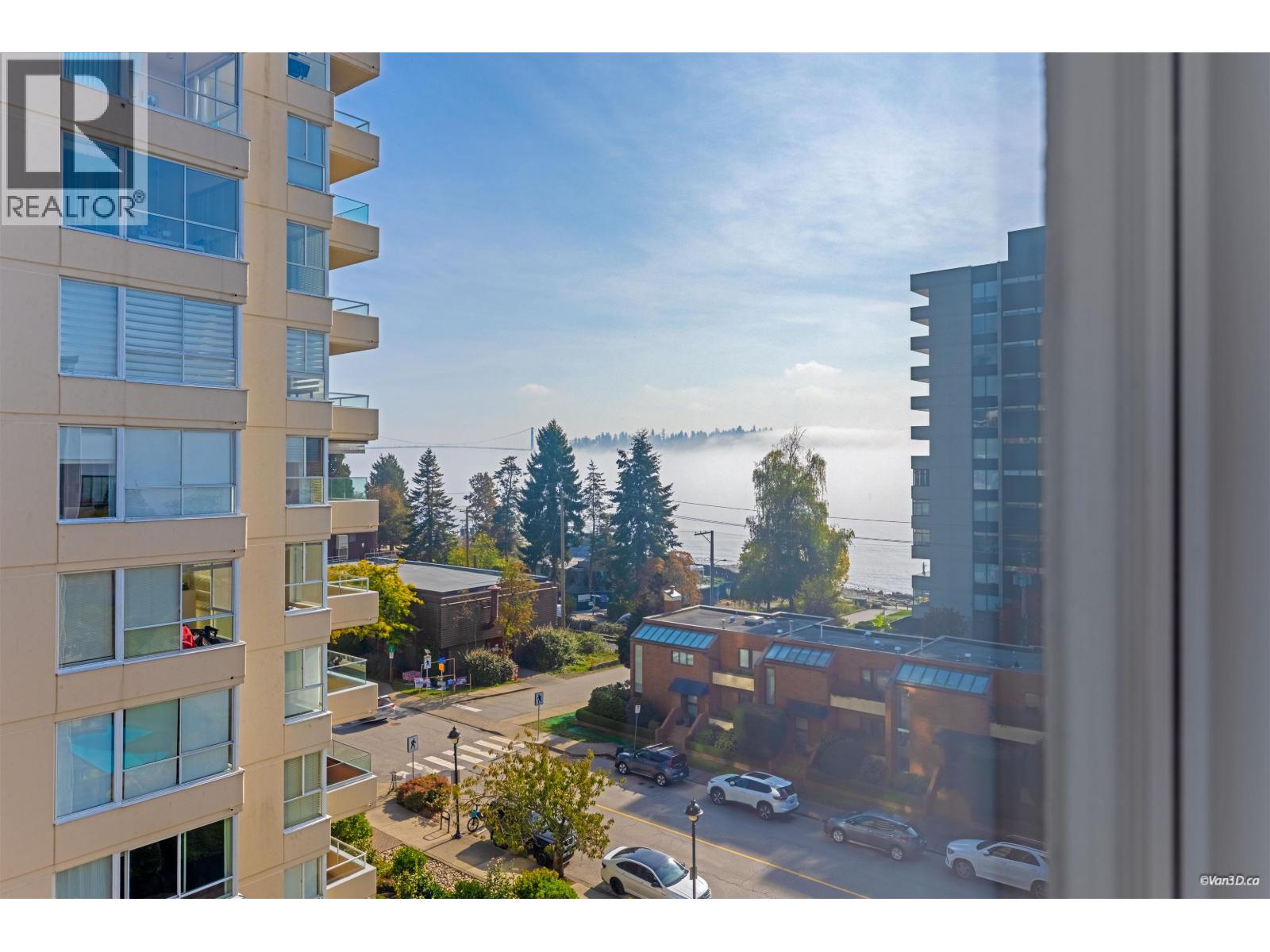 403 1845 Bellevue Avenue, West Vancouver, British Columbia  V7V 1B2 - Photo 3 - R3174361