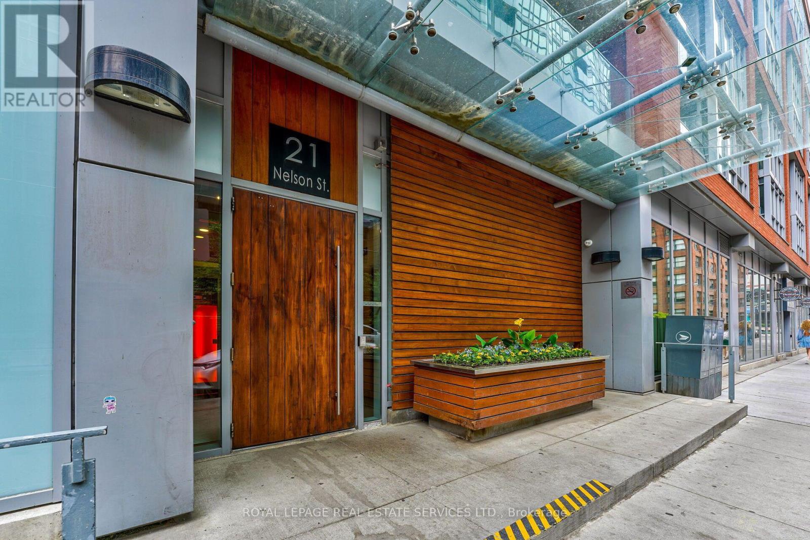 430 - 21 NELSON STREET, Toronto, Ontario