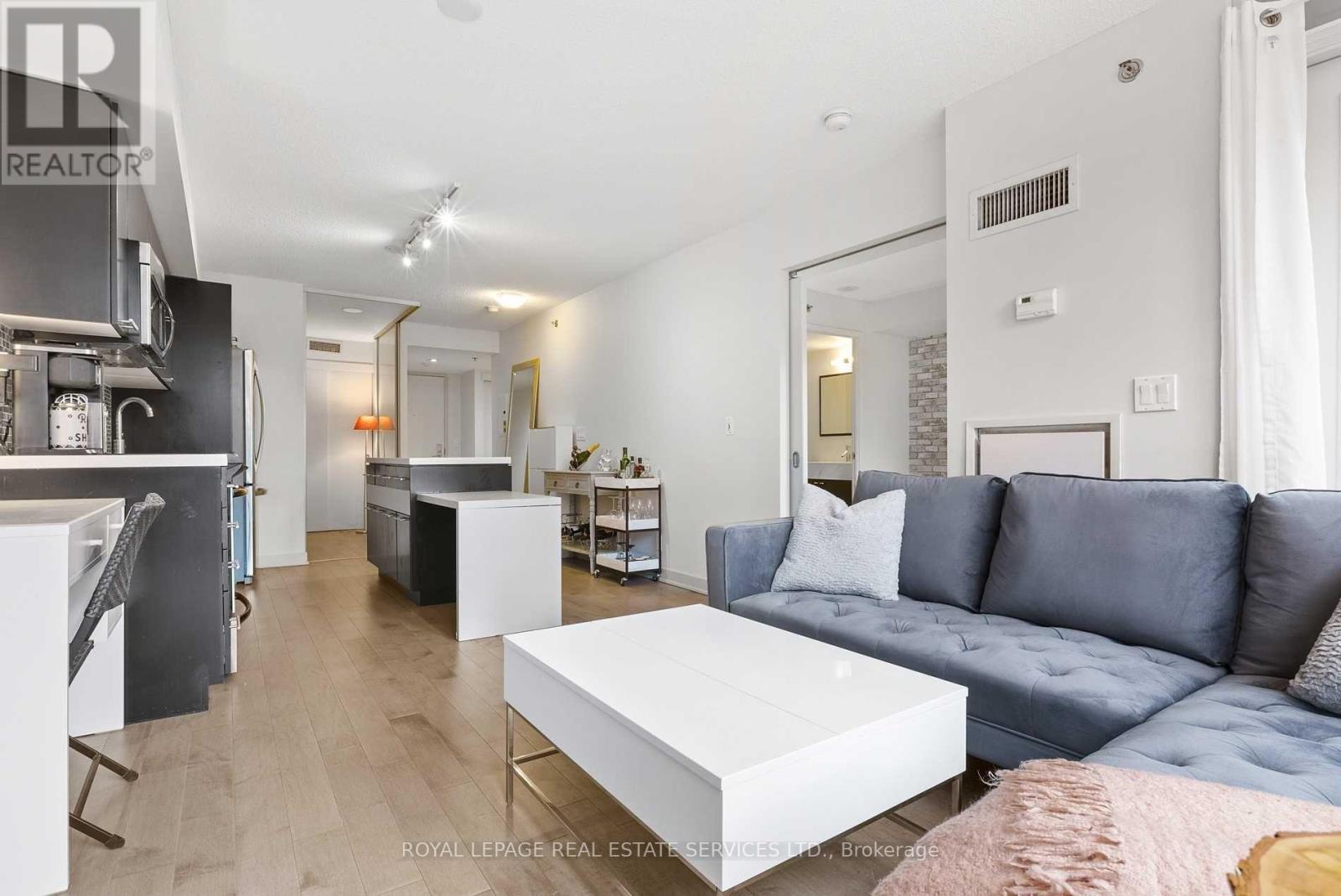 430 - 21 Nelson Street, Toronto (Waterfront Communities), Ontario  M5V 3H9 - Photo 2 - C13885372