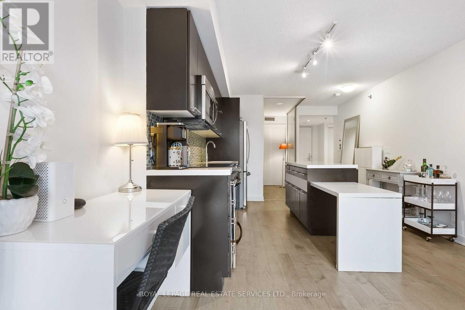 430 - 21 Nelson Street, Toronto (Waterfront Communities), Ontario  M5V 3H9 - Photo 4 - C13885372