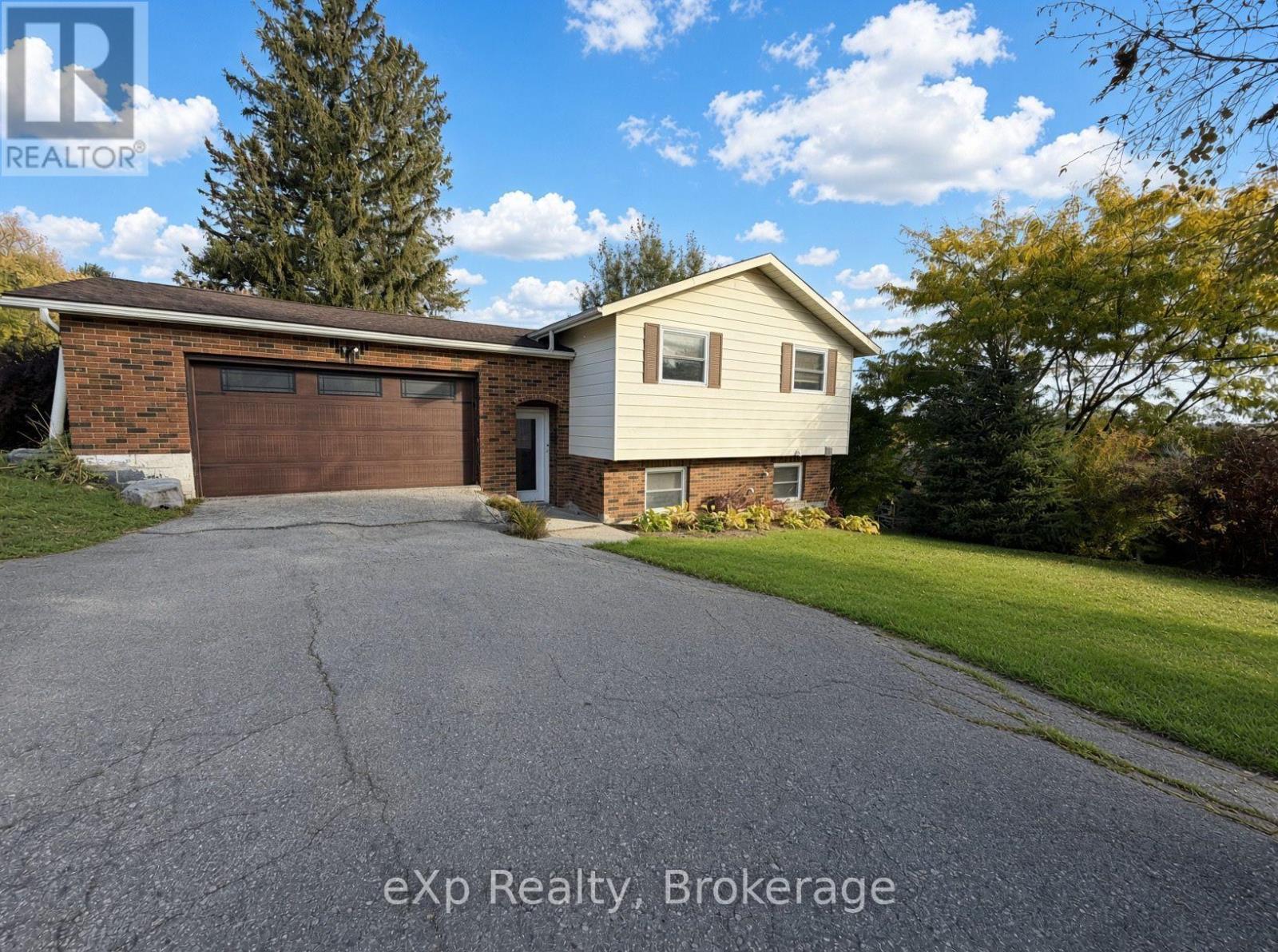 9 Charlotte Street, Brockton, Ontario  N0G 2V0 - Photo 2 - X13885380