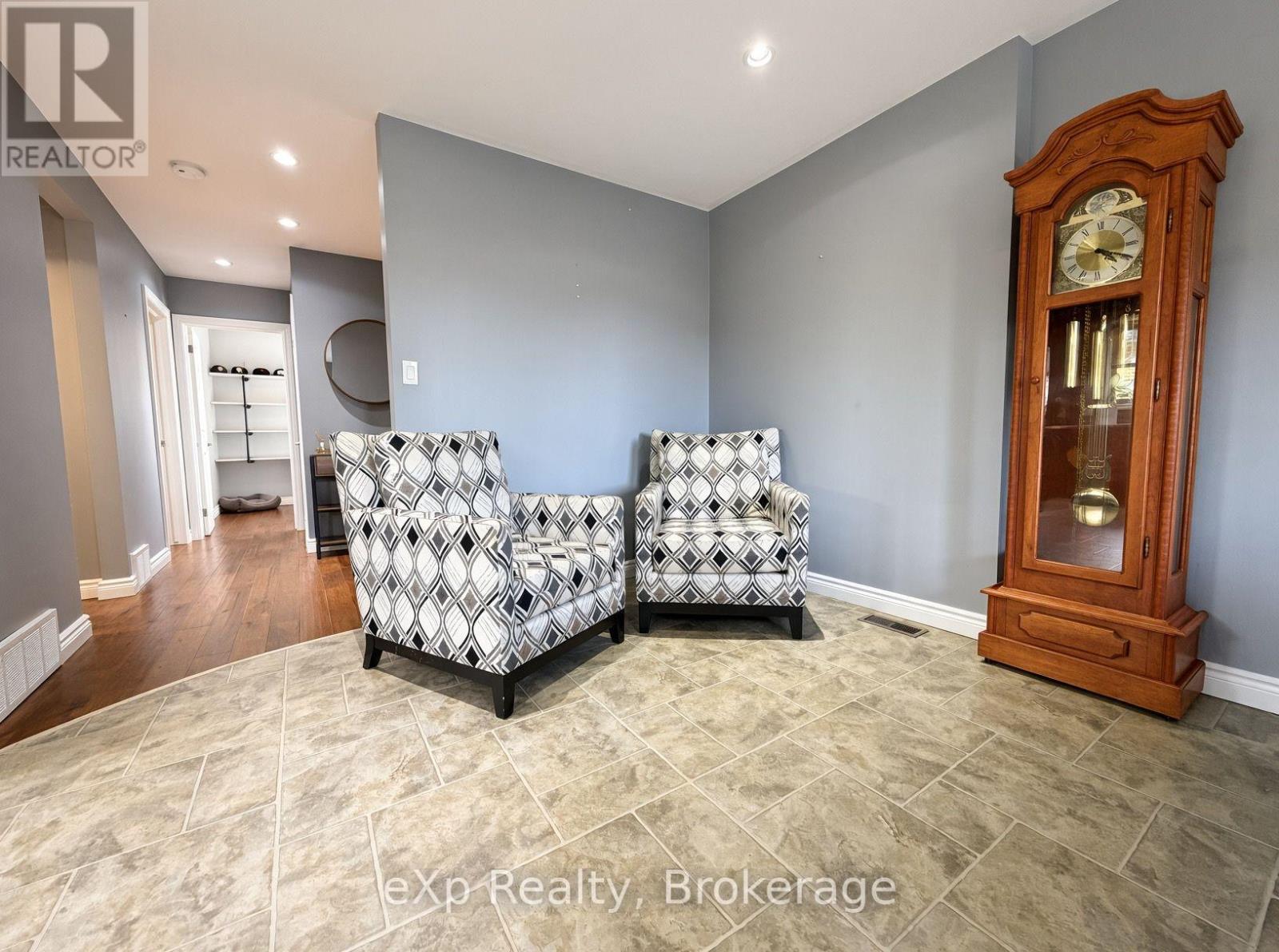 9 Charlotte Street, Brockton, Ontario  N0G 2V0 - Photo 6 - X13885380