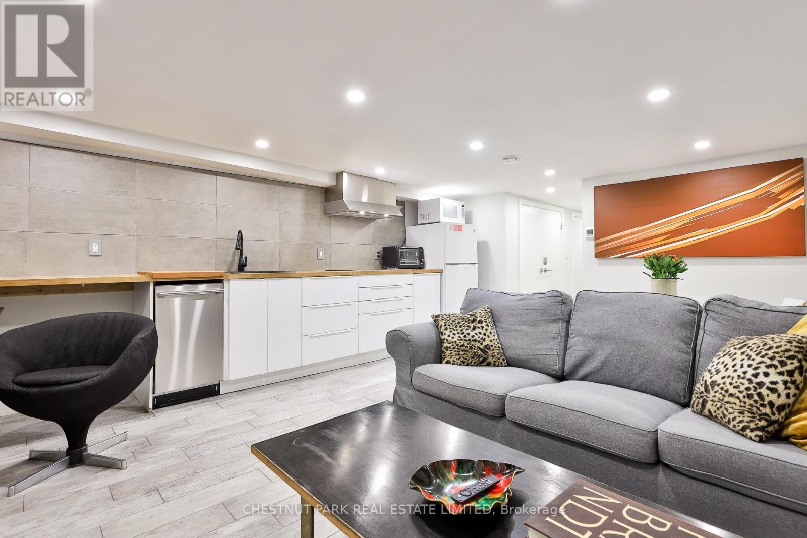 Rear - 95 Parkside Drive, Toronto (High Park-Swansea), Ontario  M6R 2Y8 - Photo 5 - W13885376