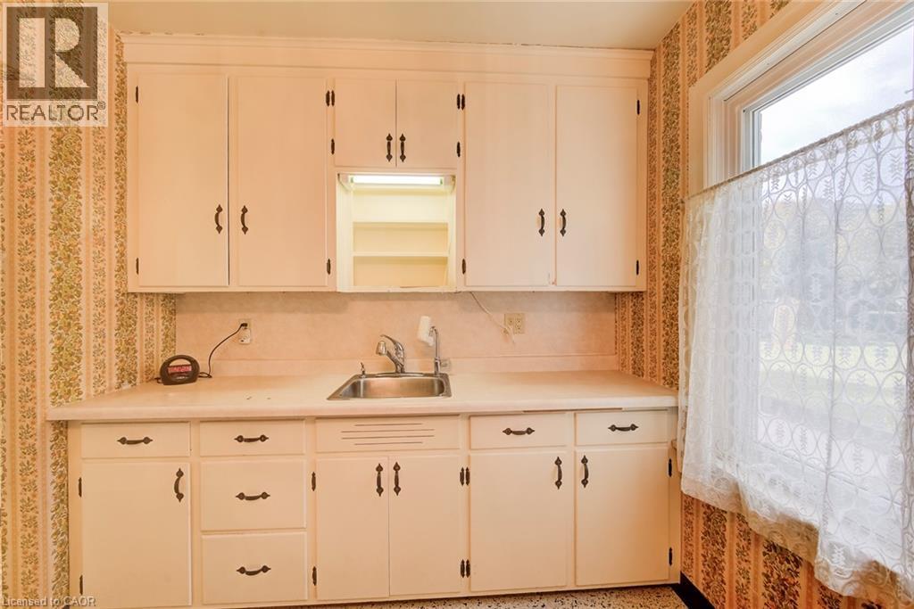 11 Crestwood Avenue, Kitchener, Ontario  N2H 4K6 - Photo 10 - 40869977