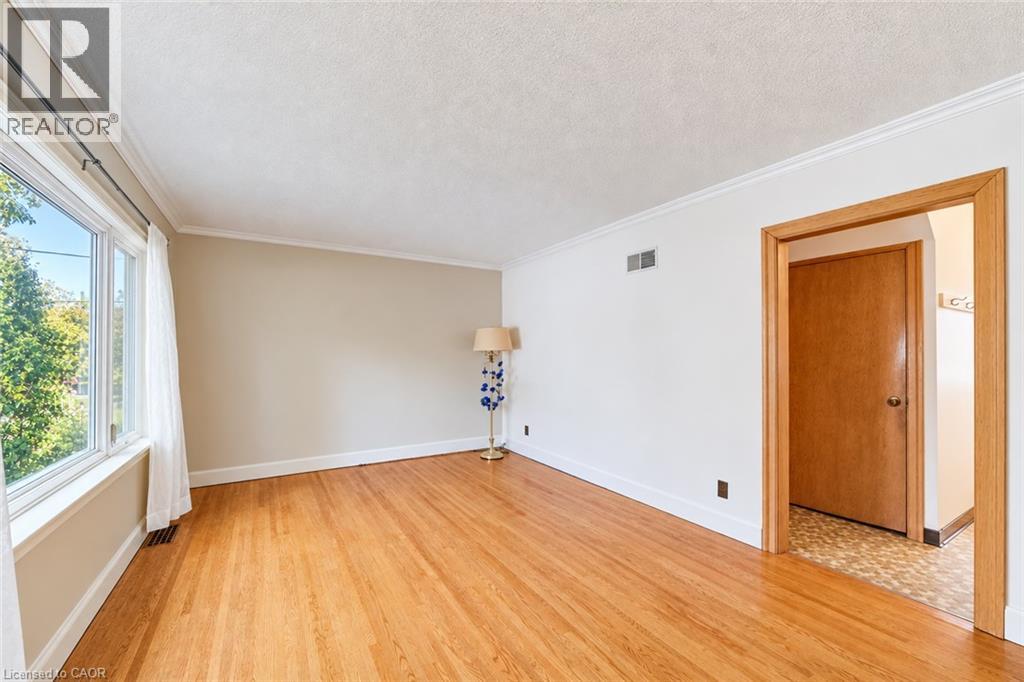 11 Crestwood Avenue, Kitchener, Ontario  N2H 4K6 - Photo 5 - 40869977