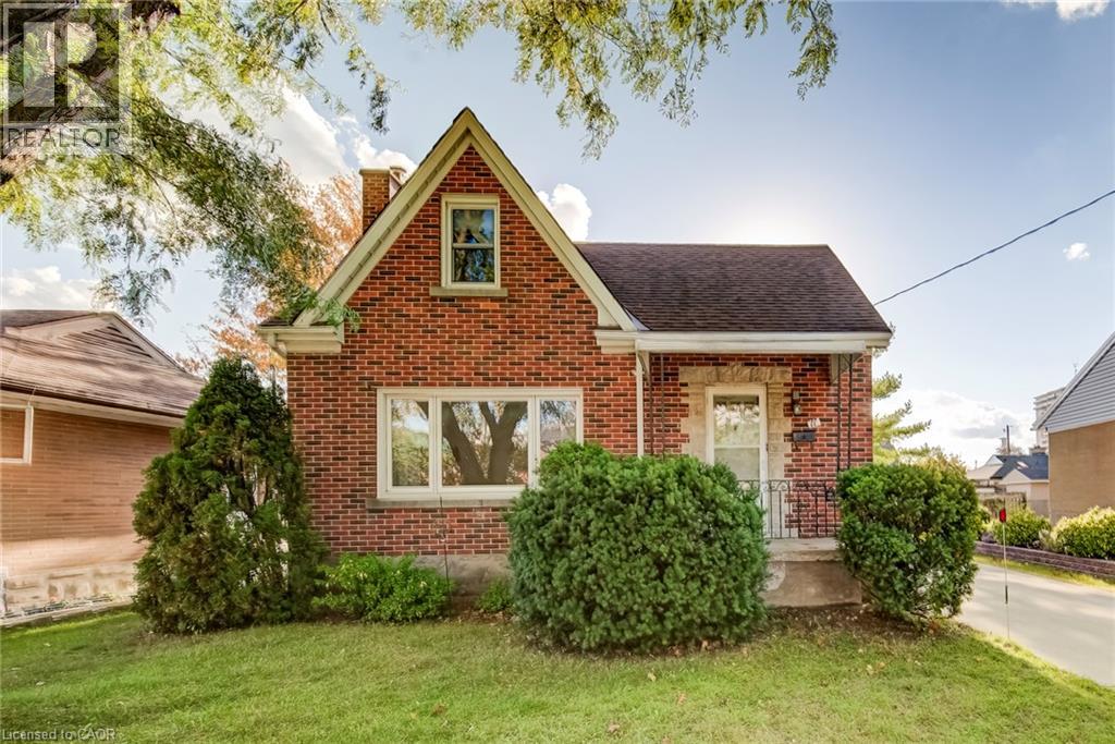 11 CRESTWOOD Avenue, kitchener, Ontario