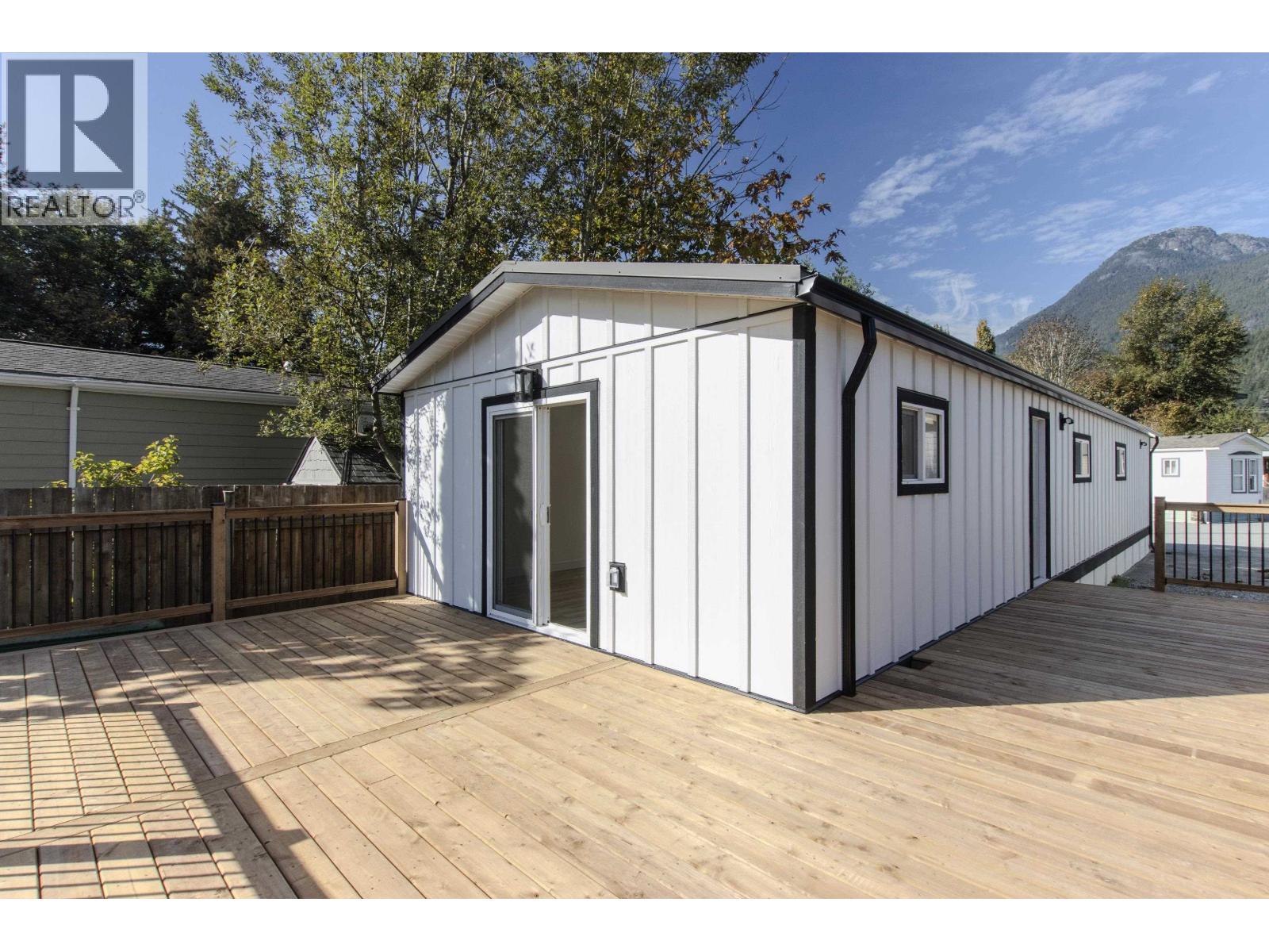 3 39884 Government Road, Squamish, British Columbia  V8B 0G3 - Photo 2 - R3173538