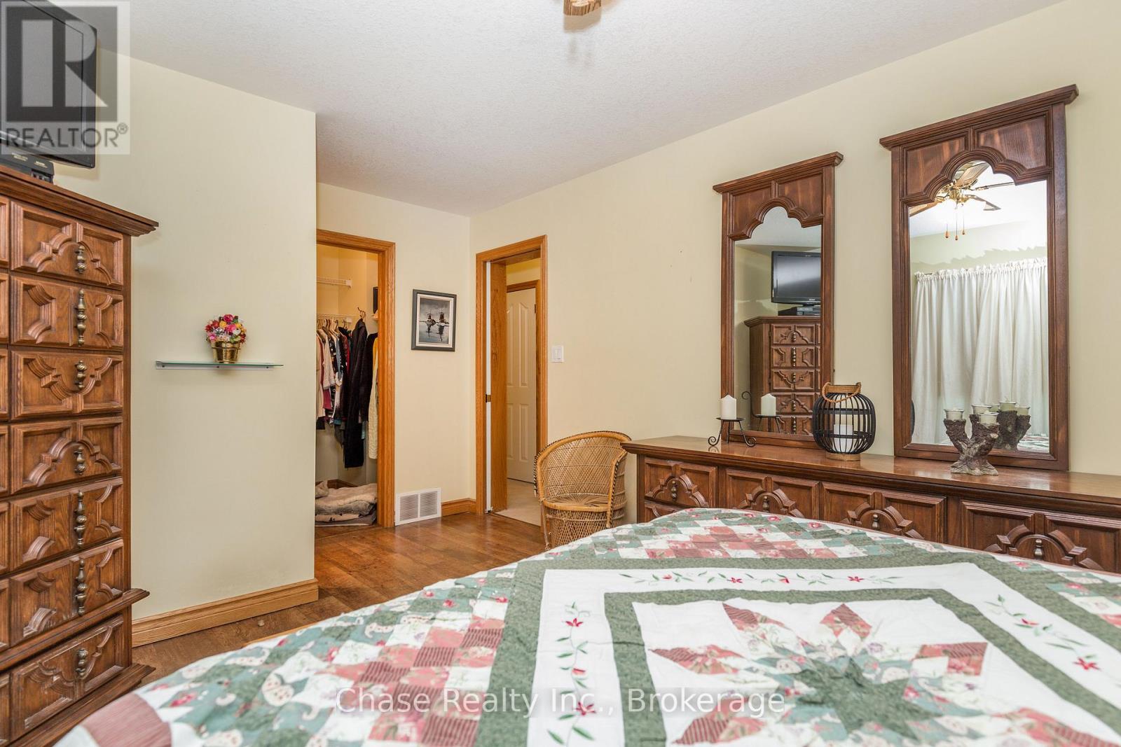 36 Topaz Street, Wasaga Beach, Ontario  L9Z 1X7 - Photo 15 - S13885412